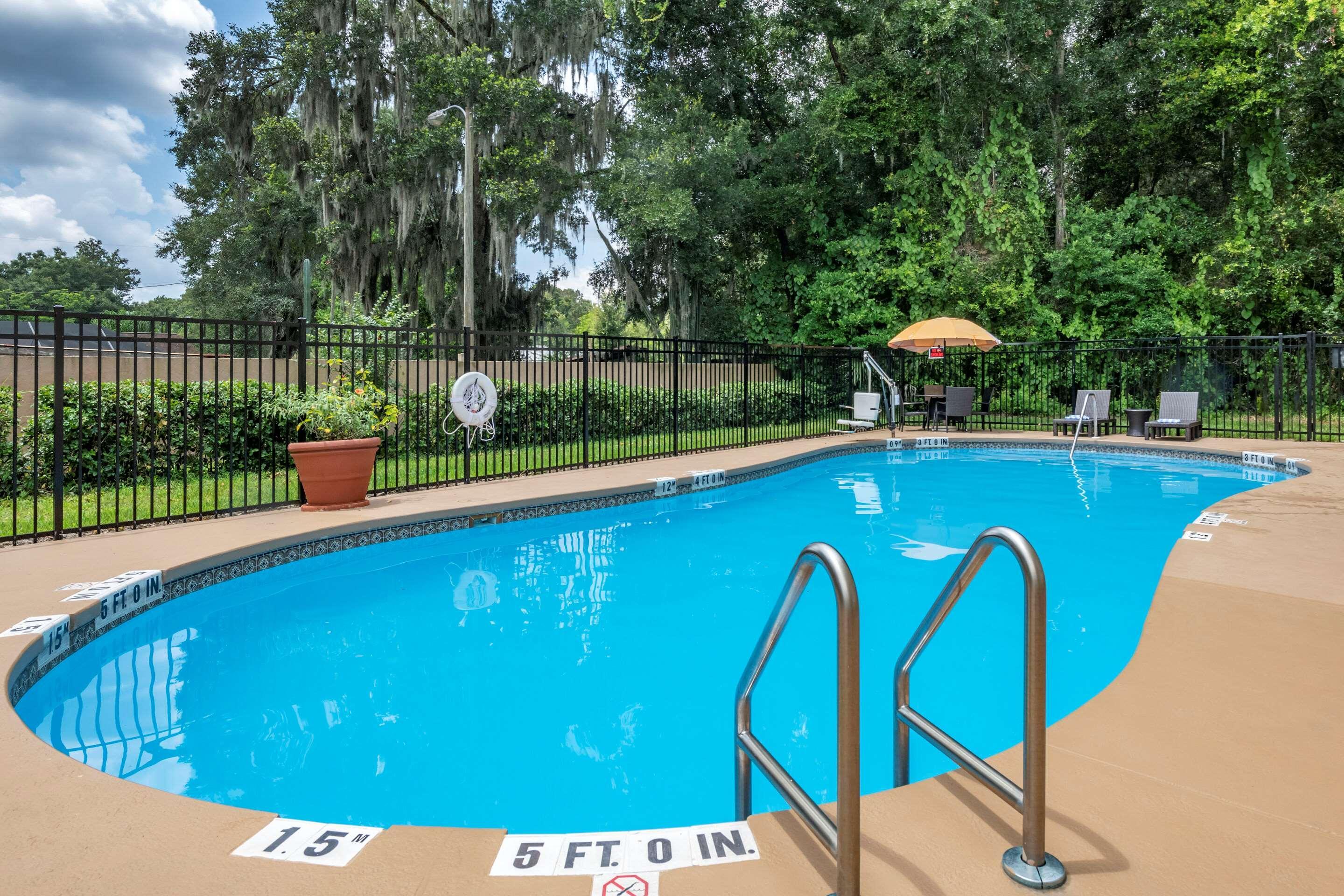 Comfort Inn & Suites Deland - Near University Exterior foto