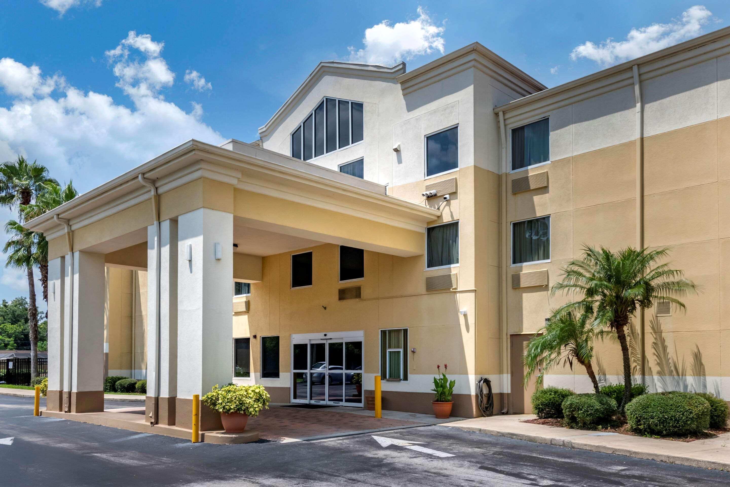 Comfort Inn & Suites Deland - Near University Exterior foto